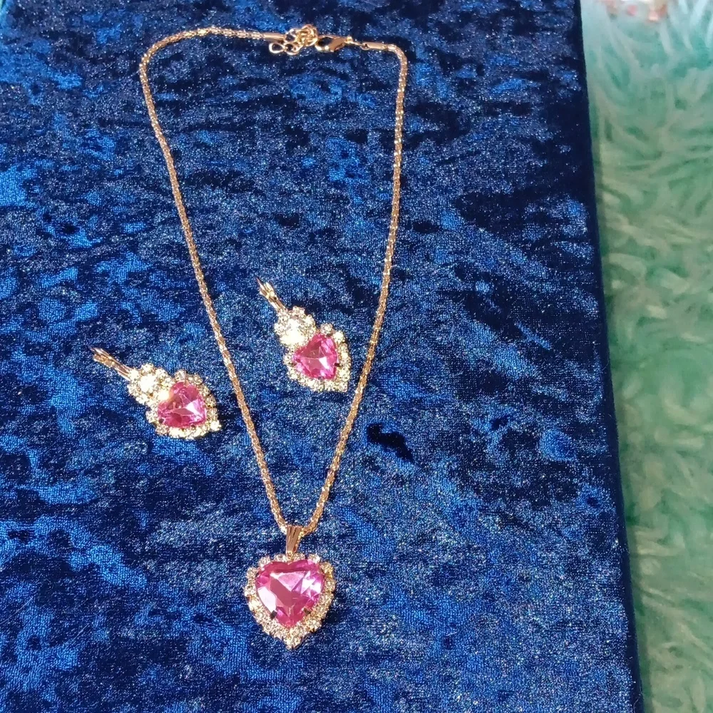 Elegant heart necklace set earrings